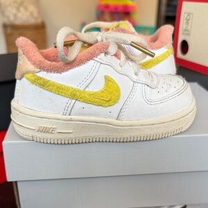 Nike Air Force 1 LV8